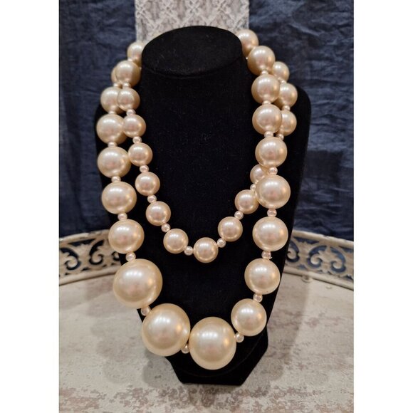 No Brand Jewelry - Vintage-Inspired Faux Pearl Strand Elegant Statement Necklace with Graduated Bea